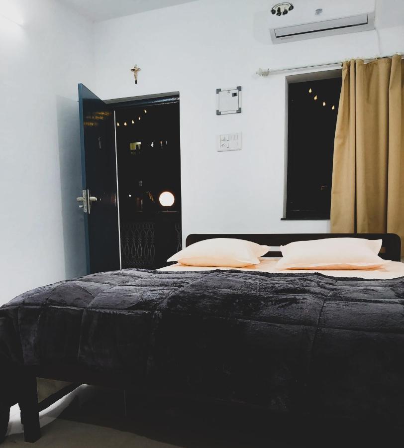 Cirilo'S Guest House パナジ エクステリア 写真